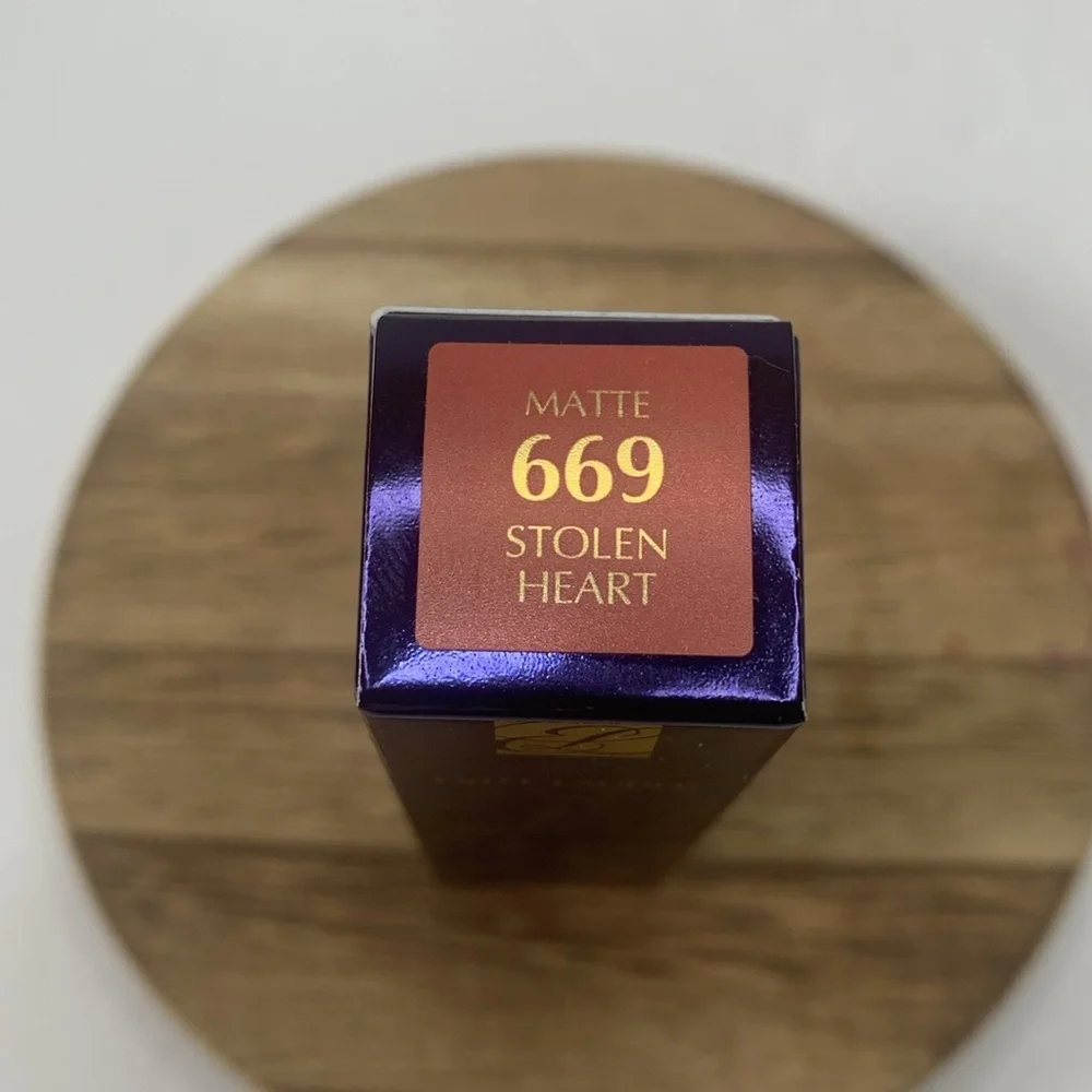 Estée Lauder Long wearing Lipstick 669 STOLEN HEART New